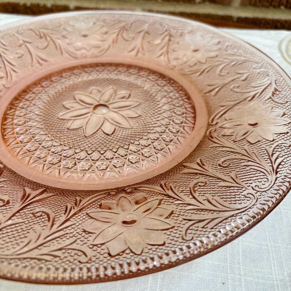 Vintage Indiana Glass Tiara Pink Sandwich Pattern Dinner Plates 10 1/4" Set of 2 - Picture 6 of 6